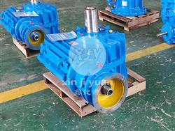 上出軸焊接變位機(jī)