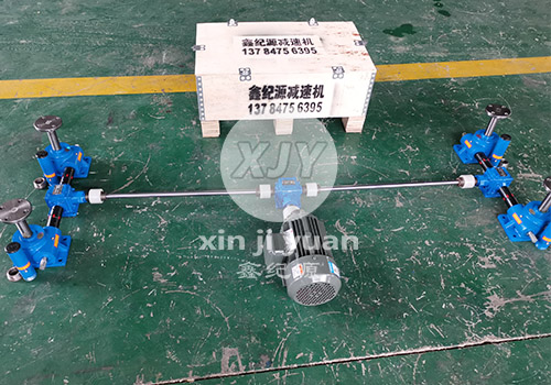 四聯(lián)動絲桿升降機(jī)